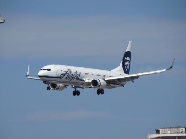 Boeing 737-900 —