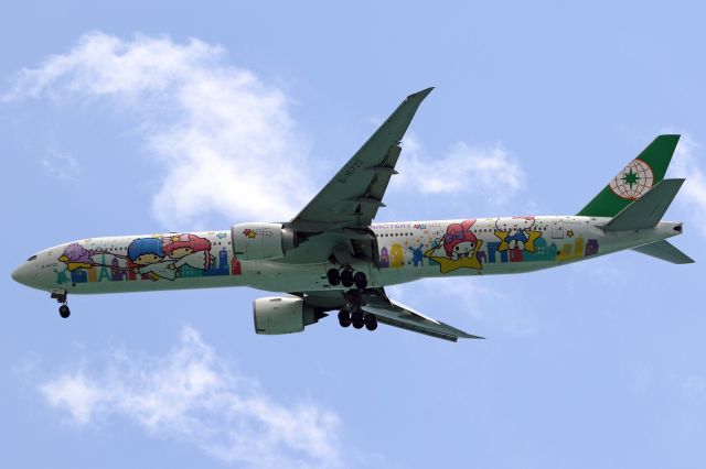 BOEING 777-300 (B-16722) - "Hello Kitty Shining Star" livery