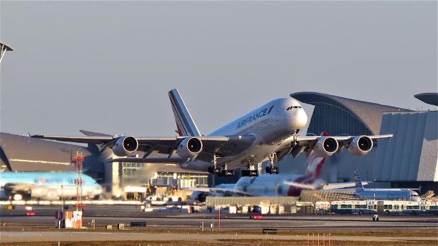 Airbus A380-800 (F-HPJJ) - a rel=nofollow href=http://flightaware.com/live/flight/FHPJJ/history/20141028/2345Z/KLAX/LFPGhttps://flightaware.com/live/flight/FHPJJ/history/20141028/2345Z/KLAX/LFPG/a