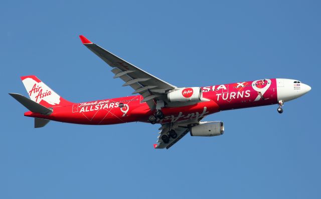 Airbus A330-300 (9M-XXA) - On Approach To Rwy 34L Air Asia X Turns 9 C/S