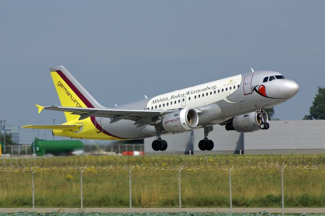 Airbus A319 (D-AKNM) - Airbus A319-112  Germanwings  EDDS Stuttgart Echterdingen Germany  16.July 2009