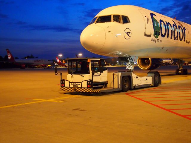 BOEING 757-300 (D-ABOA)