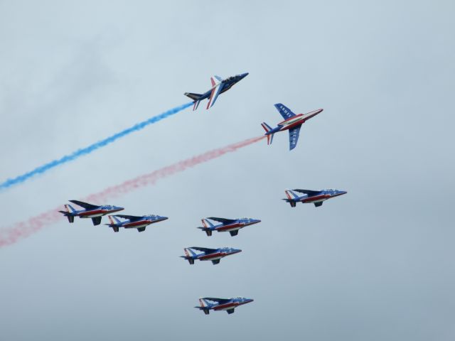 — — - Die berühmte Patrouille de France bei der Luxembourg Airshow 2008 in Bitburg/Germany