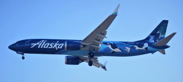 Boeing 737 MAX 9 (N932AK) - Orca Livery   2-12-2022