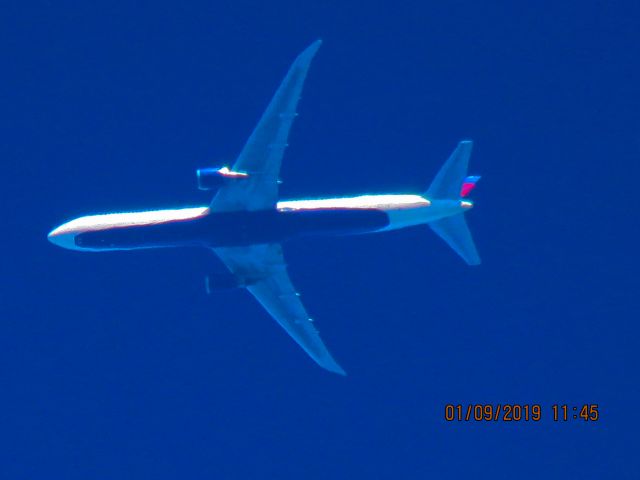 BOEING 767-400 (N839MH)