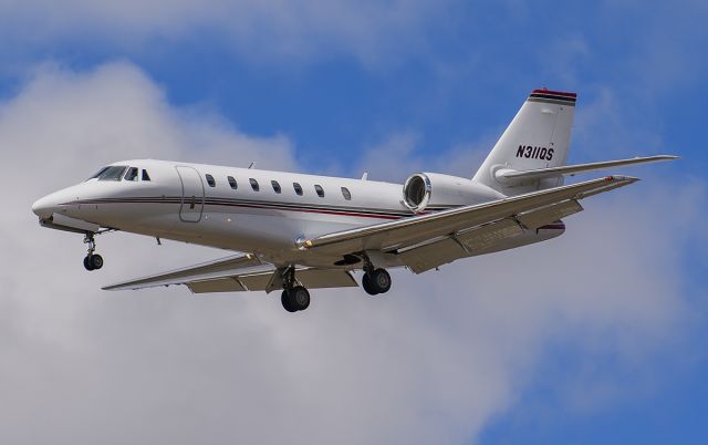 Cessna Citation Sovereign (N311QS) - Runway 20R arrival @KDPA.