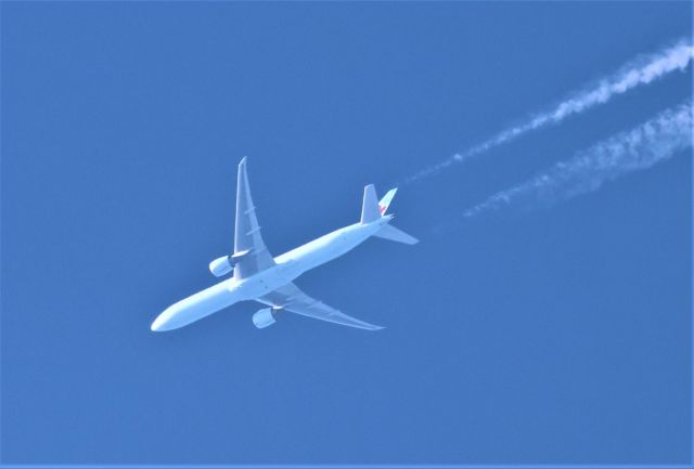 BOEING 777-300ER (C-FIVR) - C-FIVR Boeing 777-333 ER Air Canada ACA857 survolant la ville de Lavaltrie QC. Le 22-10-2022 à 15:35