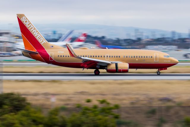 Boeing 737-700 (N711HK) - 05.05.2017