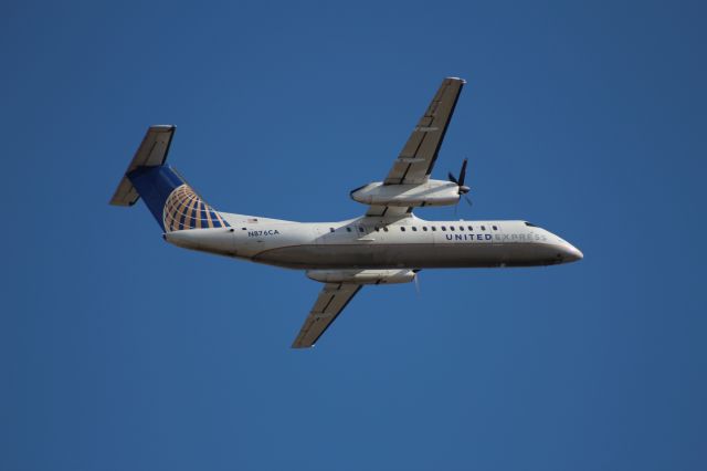 de Havilland Dash 8-300 (N876CA)