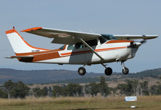 Cessna 205 (VH-PAW)