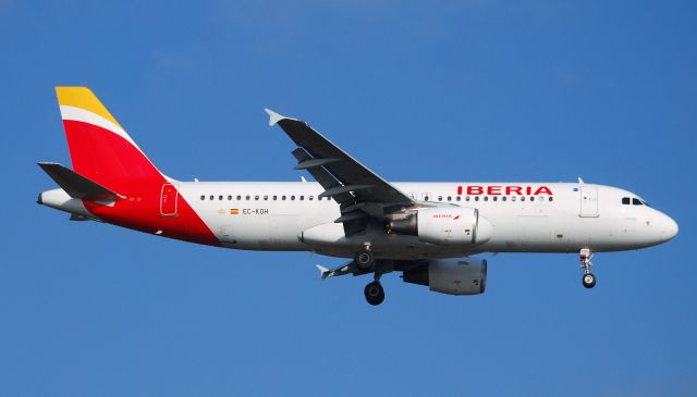 Airbus A320 (EC-KOH) - Taken from the threshold of 29L