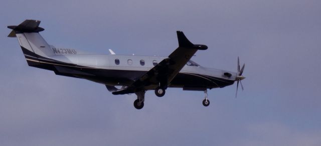 Pilatus PC-12 (N423MG) - About to touch down is this 1996 Pilatus PC-12 in the Summer of 20225.