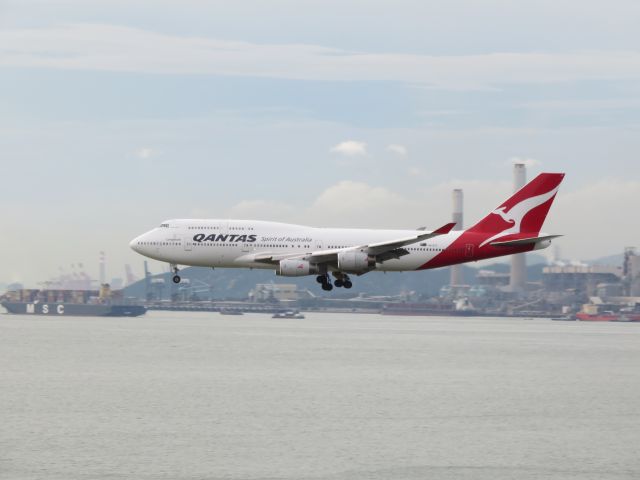 Boeing 747-400 (VH-OJT) - Evening arrival from SYD