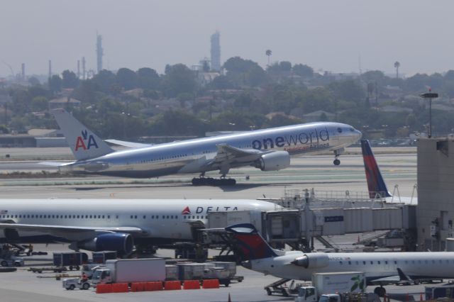 Boeing 777-200 (N791AN)