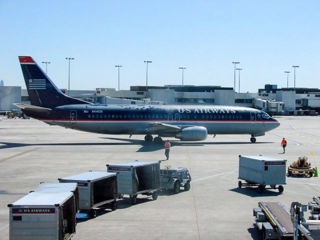 BOEING 737-400 (N441US) - US Airways 737-400 N441US at CLT somewhere around 2006-2008. Apologies for the tiny size and quality, this is the only surviving copy I have from this set! 