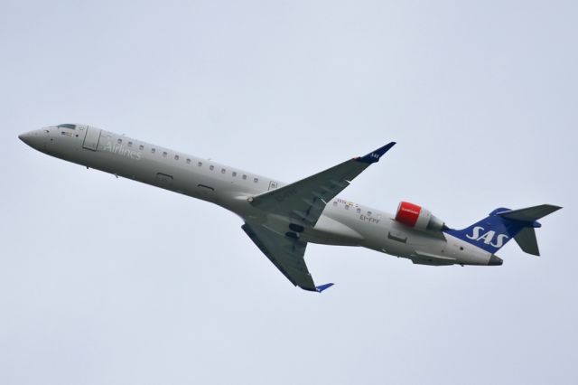 Canadair Regional Jet CRJ-900 (EI-FPF) - SAS540 on the way back to Copenhagen.  The CRJ900s are regular visitors to MAN