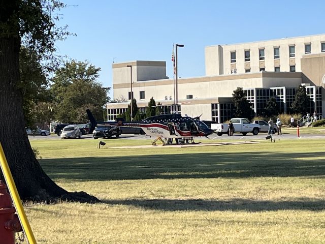 Bell JetRanger (N539AE) - Air Evac 87 getting ready to depart Bolivar Medical Center