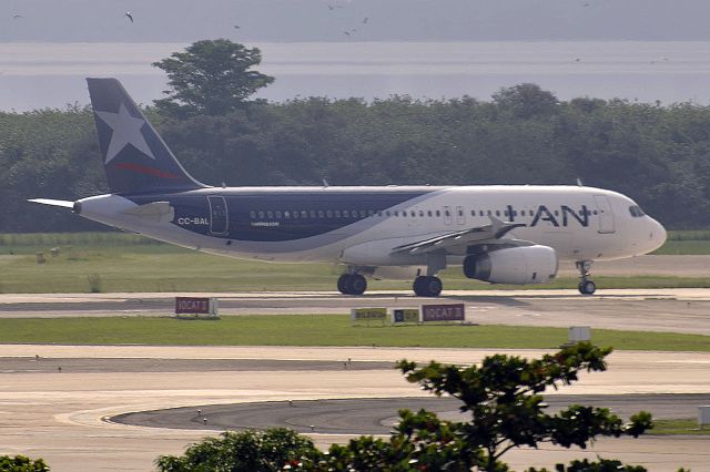 Airbus A320 (CC-BAL)