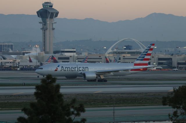 Boeing 777-200 (N774AN)