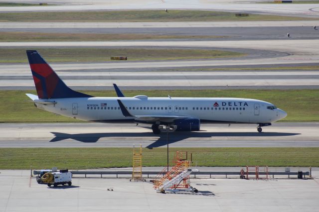 Boeing 737-800 (N395DN)