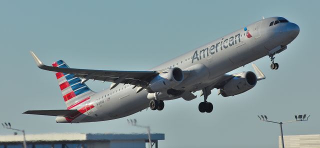 Airbus A321 (N139AN) - phoenix sky harbor international airport 18OCT22