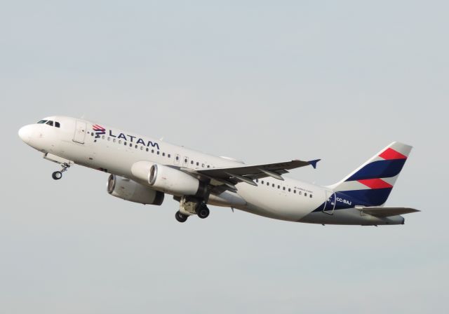 Airbus A320 (CC-BAJ)