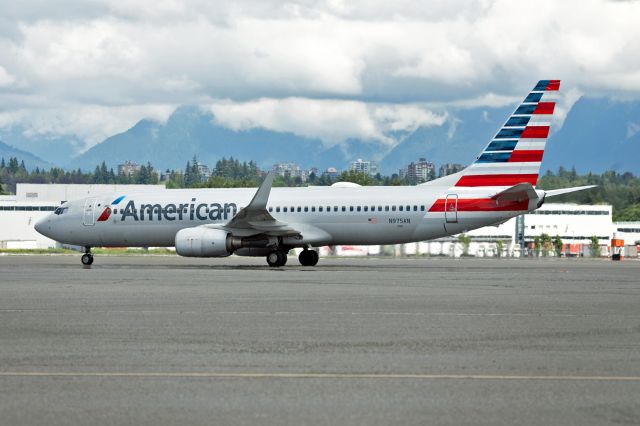 Boeing 737-800 (N975AN)