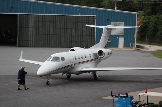 Embraer Phenom 300 (N419QS)