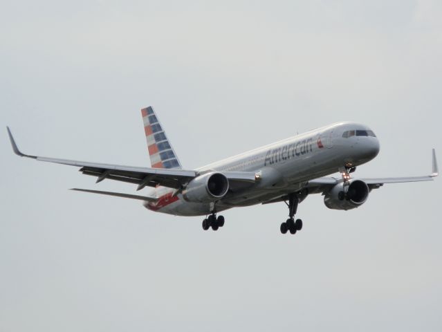 Boeing 757-200 (N187AN)