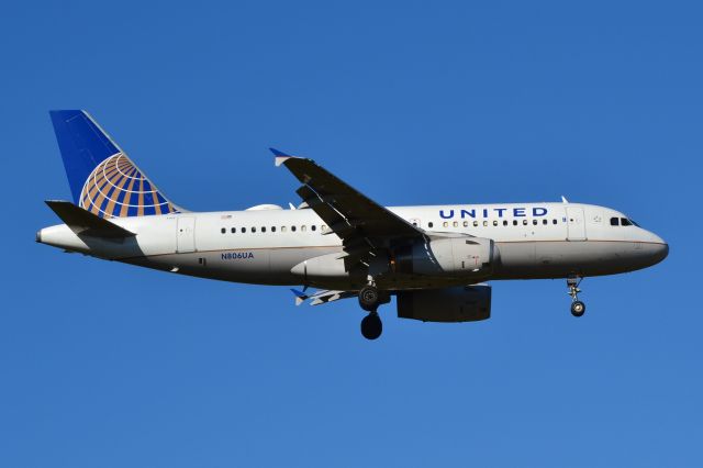 Airbus A319 (N806UA) - on final at KCLT - 10/24/18