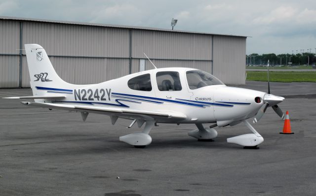 Cirrus SR-22 (N2242Y)