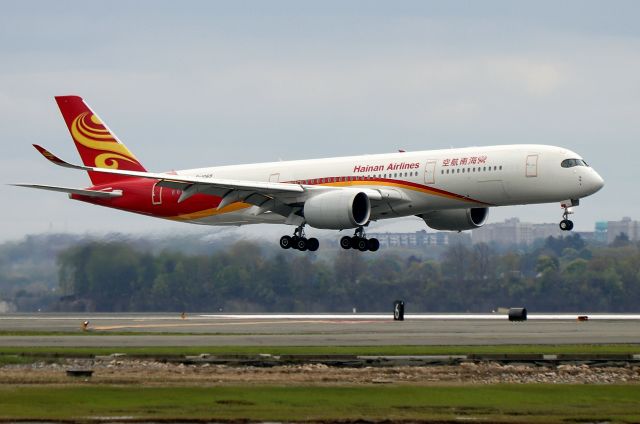 Airbus A350-900 (B-1069) - 'Hainan 481' arriving from Beijing