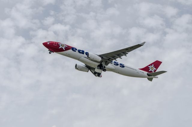 Airbus A330-300 (HB-JHQ)