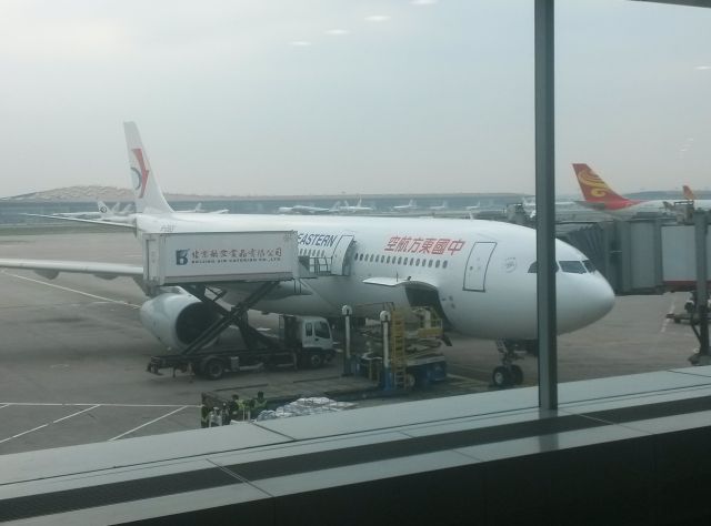 Airbus A330-300 (B-5969) - China Eastern Airline A330-300 gate20 for flight PEK-XIY