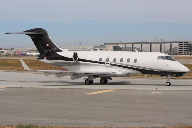 Bombardier Challenger 300 (C-GFHR)