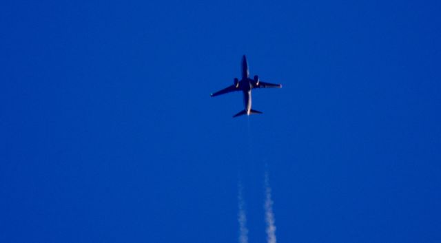 Boeing 737-800 (N814NN) - American Airlines 1164 Dallas/Fort Worth Intl to LaGuardia over Cleveland 37,000 ft.08.22.15.