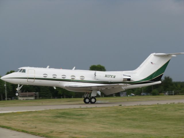 Gulfstream American Gulfstream 2 (N17KW) - Gulfstream 2 landing at AirVenture 2009