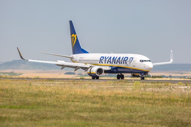 Boeing 737-700 (9H-QAB)