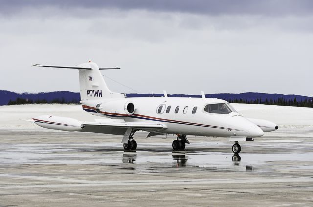 Learjet 25 (N171WW)