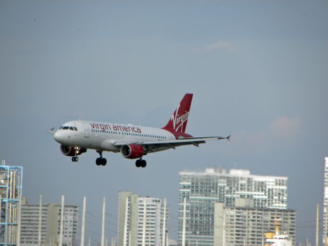 Airbus A319 (N526VA)