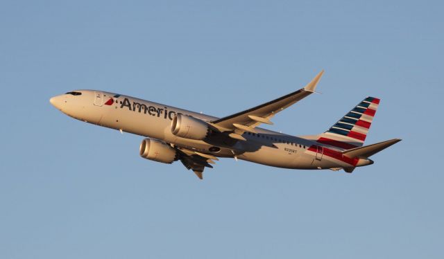 Boeing 737 MAX 8 (N335RT) - Taking off from MIA on the early evening of the 10th of January, 2019. This is a fairly new airplane and has been in service for about 2 weeks now.