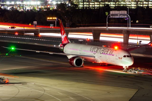 Boeing 787-9 Dreamliner (G-VFAN)