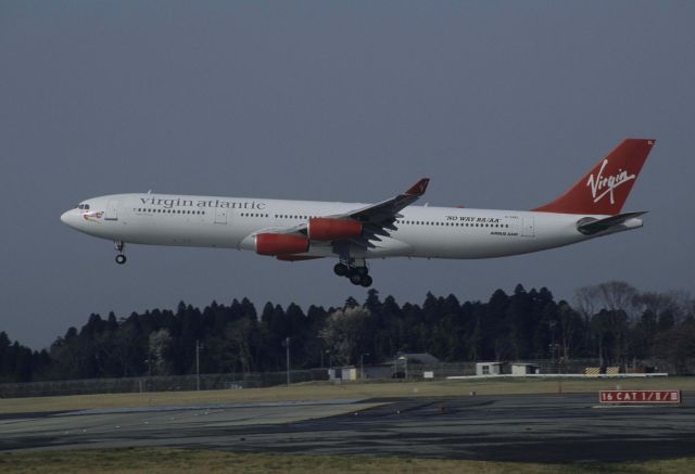 Airbus A340-300 (G-VAEL) - Final Approach to Narita Intl Airport Rwy16R on 1999/04/01