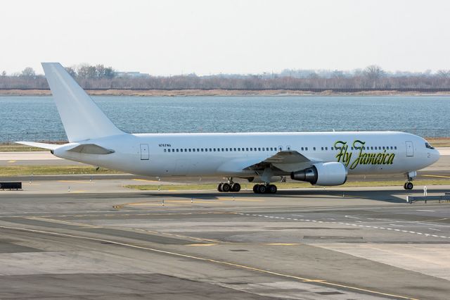 BOEING 767-300 (N767WA)