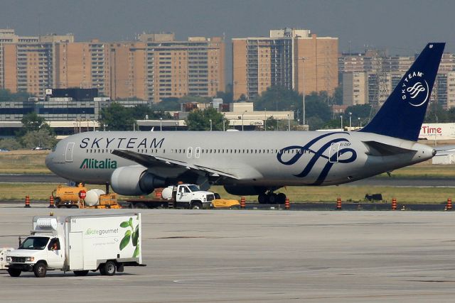 Airbus A320 (EI-DSP) - Taken from inside the airport's terminal via the glass.