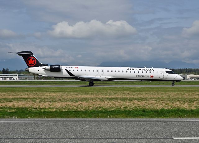 Canadair Regional Jet CRJ-900 (C-GJFZ)