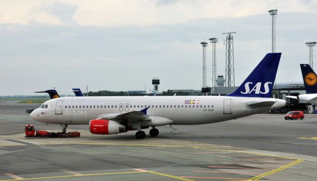 Airbus A320 (OY-KAR) - SAS Airbus A320-232 OY-KAR in Copenhagen 