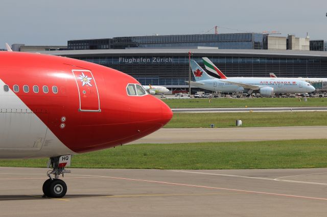 Airbus A330-300 (HB-JHQ)