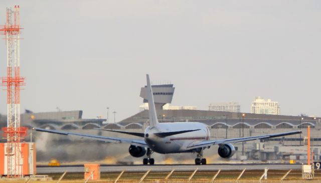 BOEING 767-300 (N219CY)