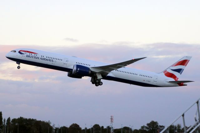 BOEING 787-10 Dreamliner (G-ZBLF) - Airborne off rwy 27R on 26-Sep-22 operating its first revenue flight BAW227 to KATL.